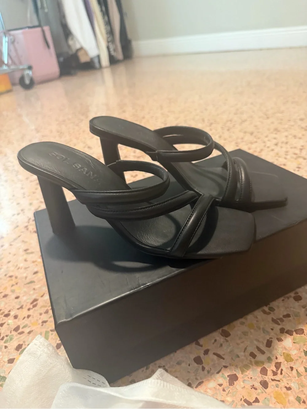 Sol Sana sleek black